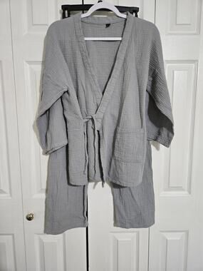 Unknown brand medium kids gray kimono costume